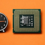 Aplikita Enterprise - Mengapa Komputer Menggunakan Sistem Waktu Internal System Clock